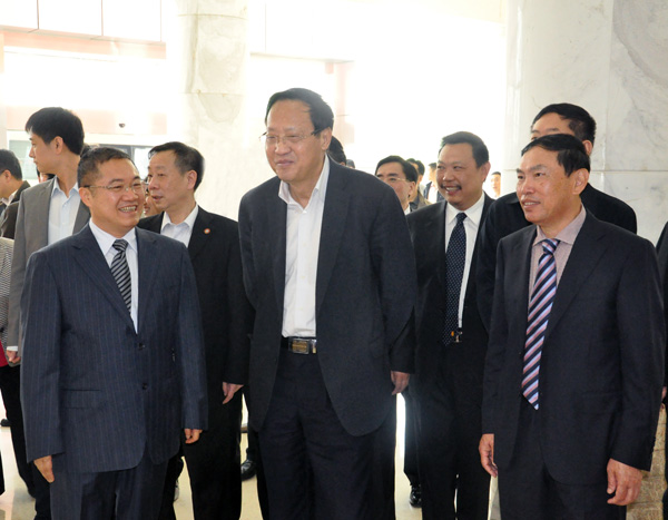 9.全國人大常委副委員長(cháng)張寶文調研正邦大學(xué)生就業(yè)創(chuàng  )業(yè)情況.JPG