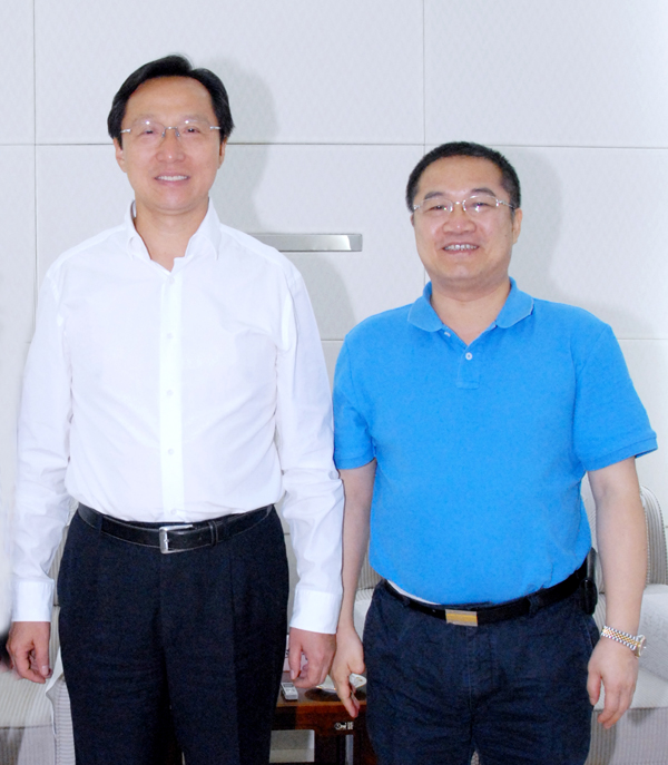 12.農業(yè)部部長(cháng)韓長(cháng)賦與正邦集團總裁林印孫親切合影.jpg