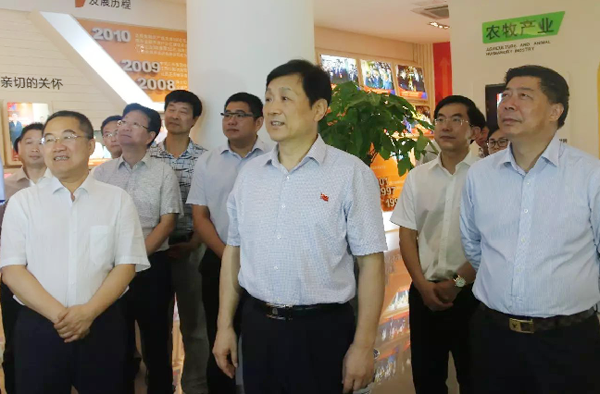 24.江西省委常委、省委秘書(shū)長(cháng)趙力平蒞臨正邦集團考察.png
